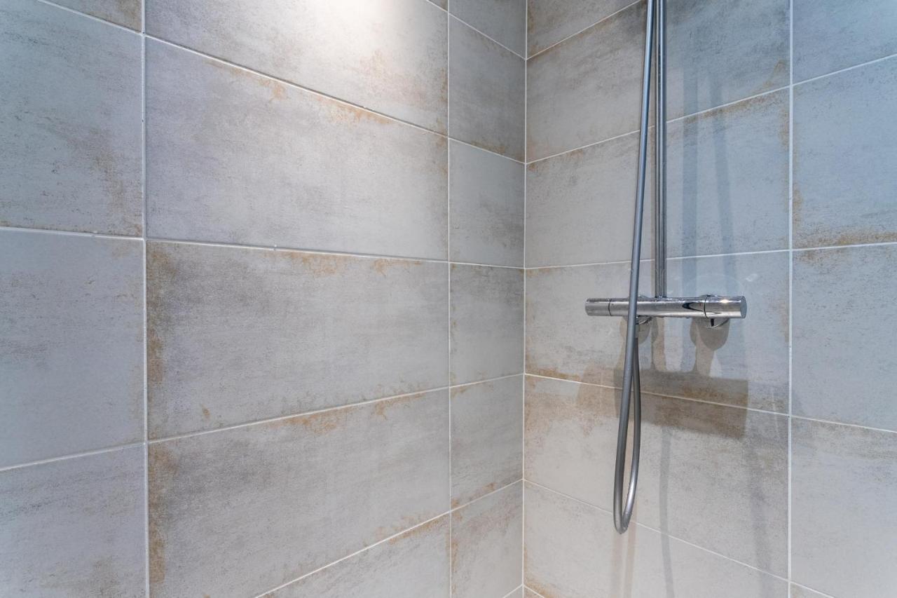 Luxurious 1 Bedroom, Ac, Terrace, Close Beaches - Dodo Et Tartine Carqueiranne Bagian luar foto